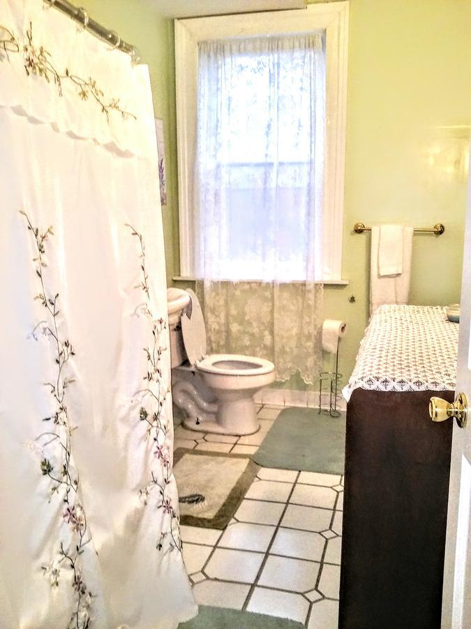 Six Acres Bed And Breakfast Cincinnati Eksteriør billede